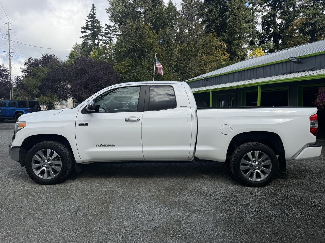 Toyota Tundra Limited 5.7L Double Cab 4WD 2016