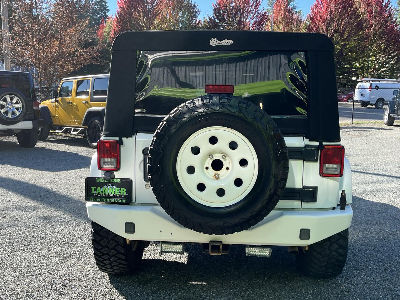 Jeep Wrangler Unlimited Sahara 4WD 2013