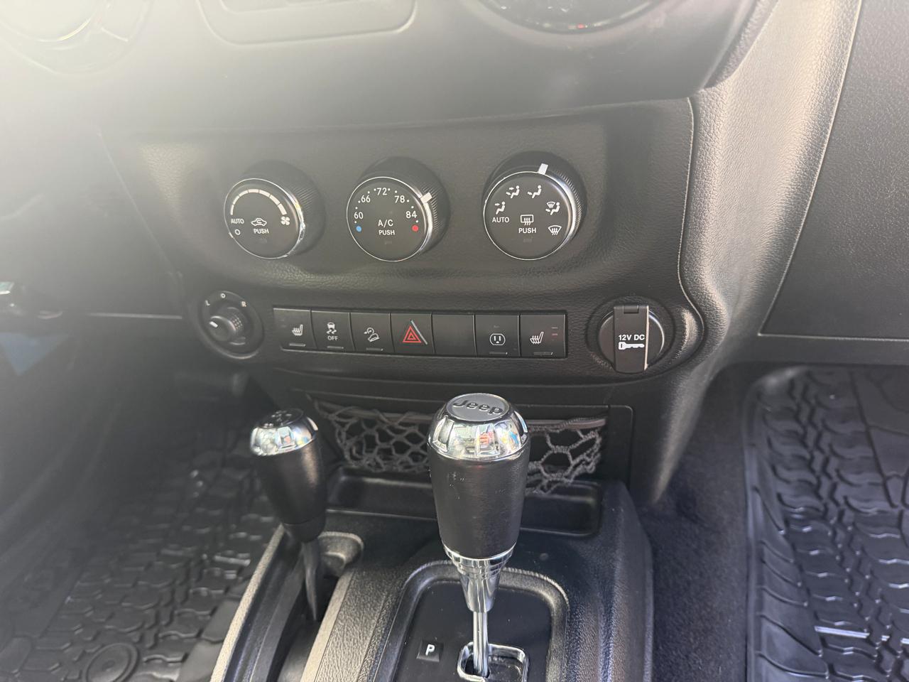 Jeep Wrangler Unlimited Sahara 4WD 2017