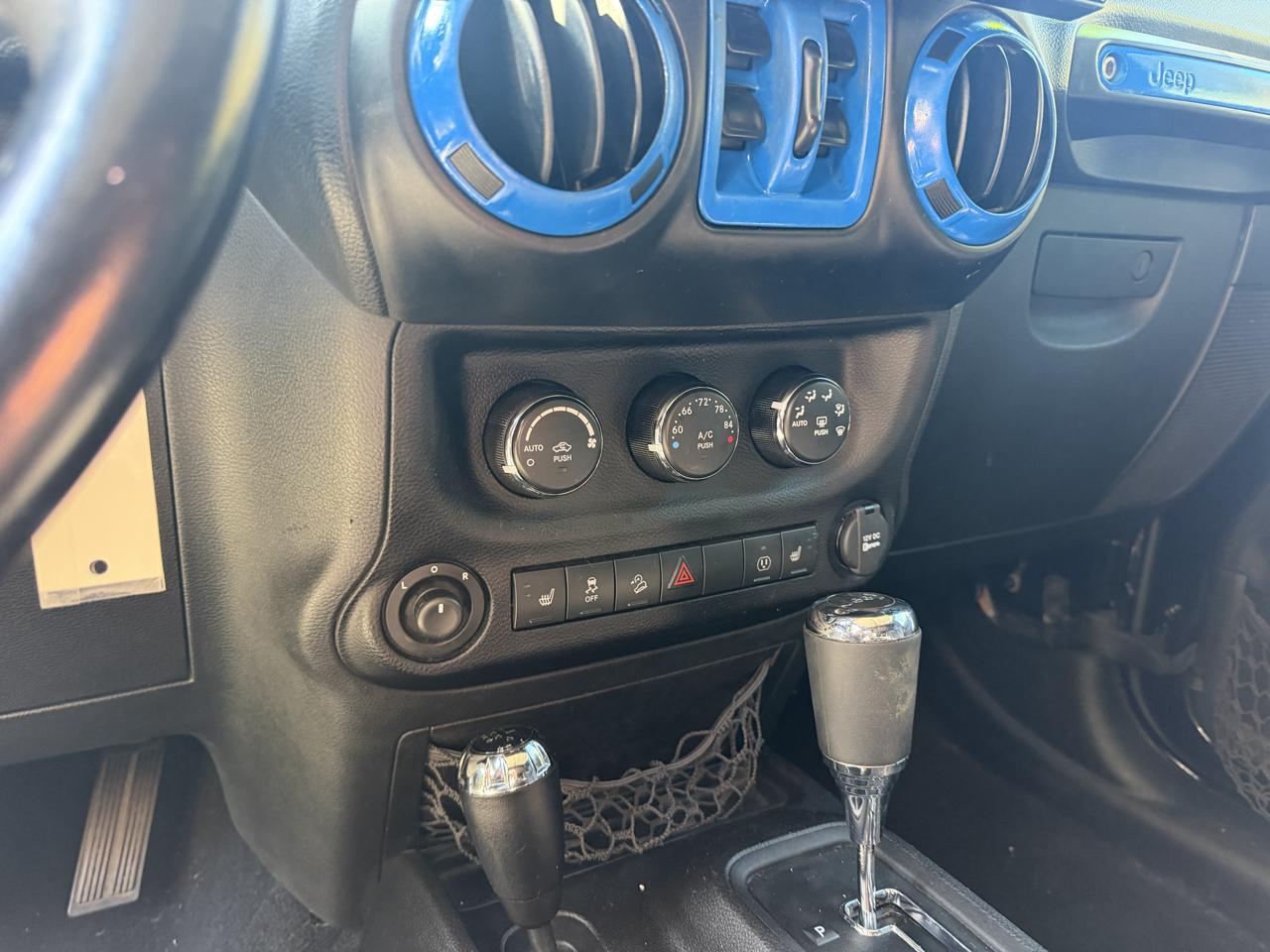 Jeep Wrangler Unlimited Sahara 4WD 2013