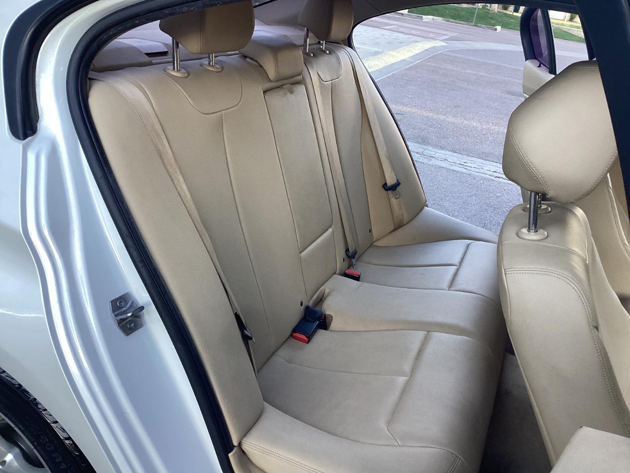 BMW 3-Series 320i Sedan 2015