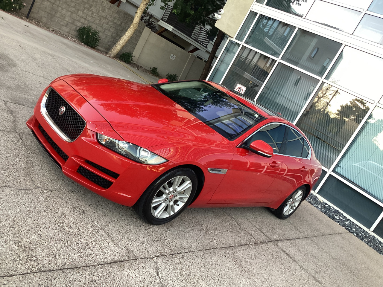 Jaguar XE 25t Premium 2019