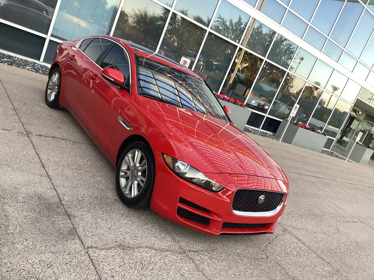 Jaguar XE 25t Premium 2019