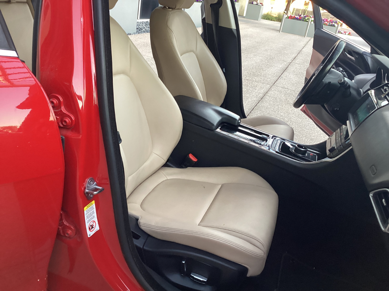 Jaguar XE 25t Premium 2019