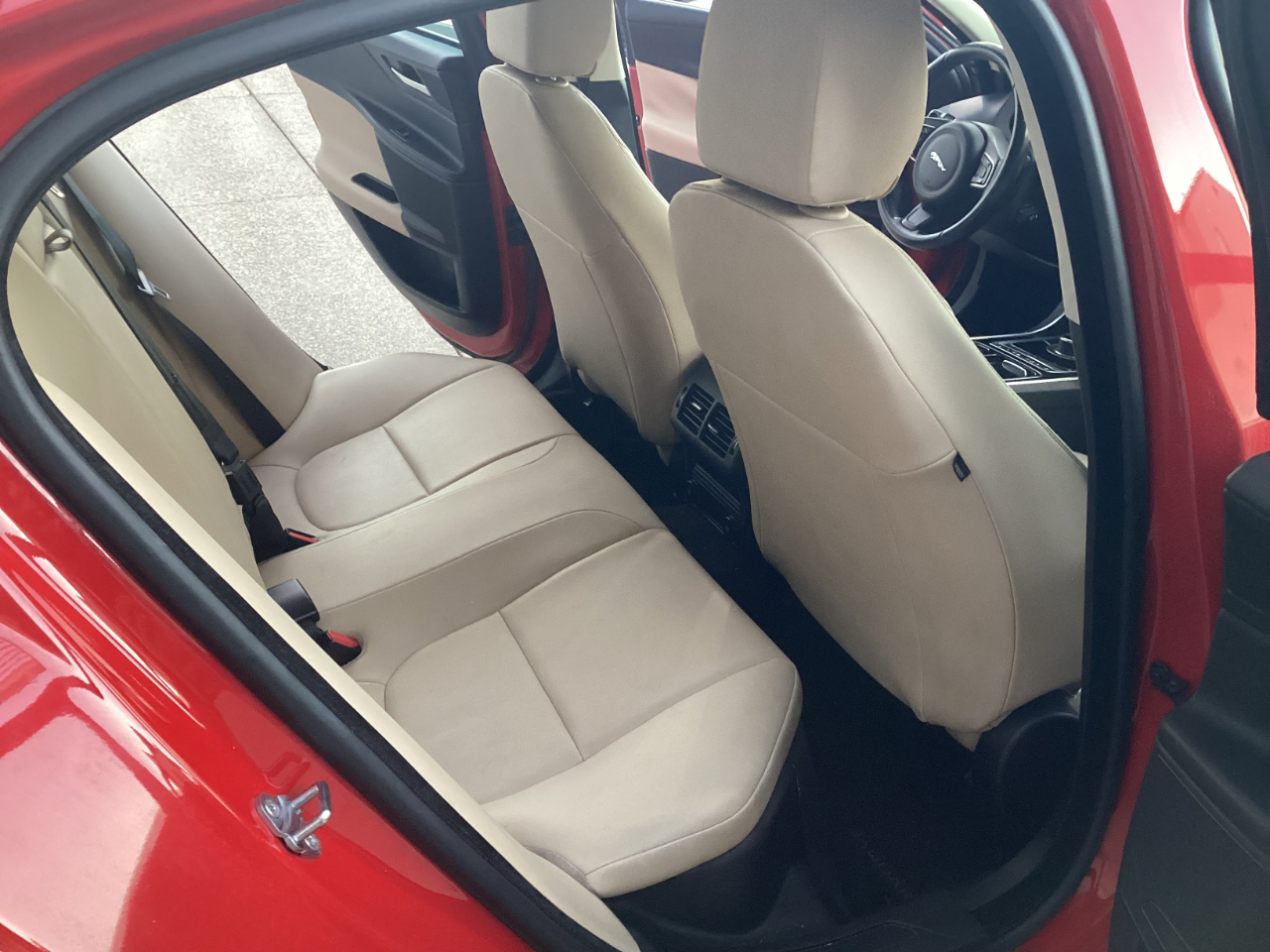 Jaguar XE 25t Premium 2019