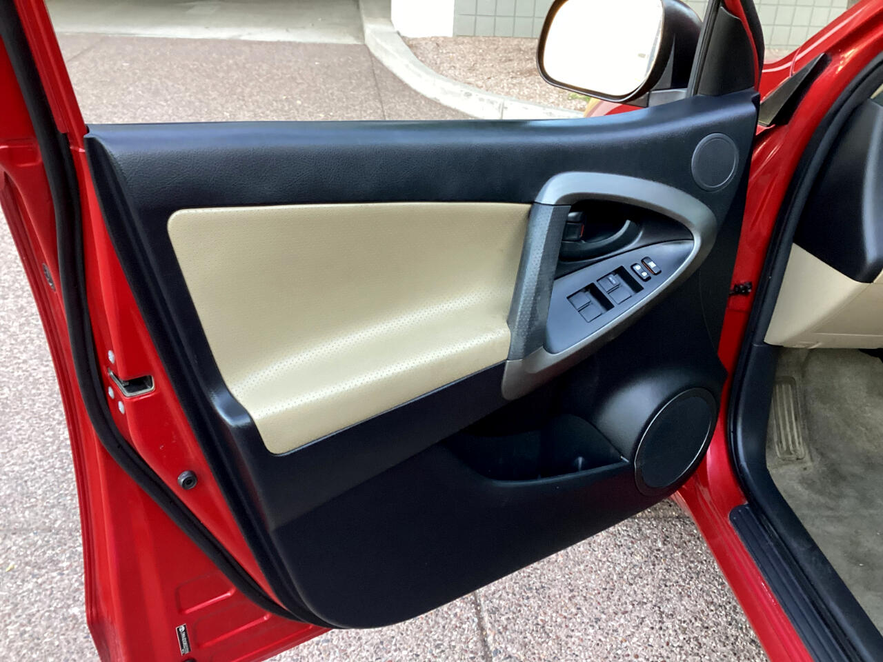 Toyota RAV4 Limited V6 2WD 2010