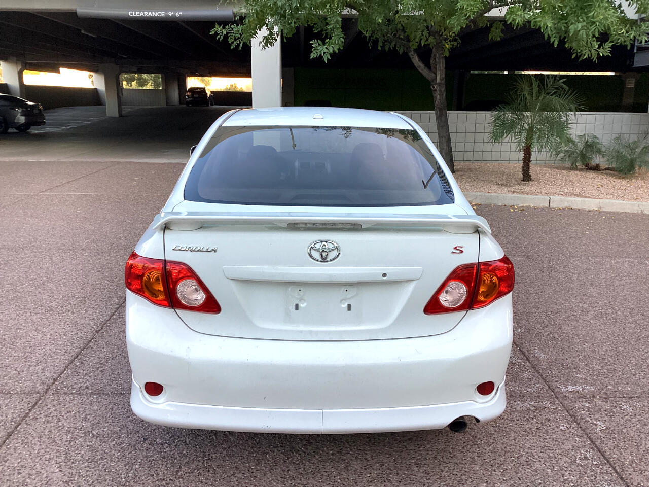 Toyota Corolla Base 5-Speed MT 2010