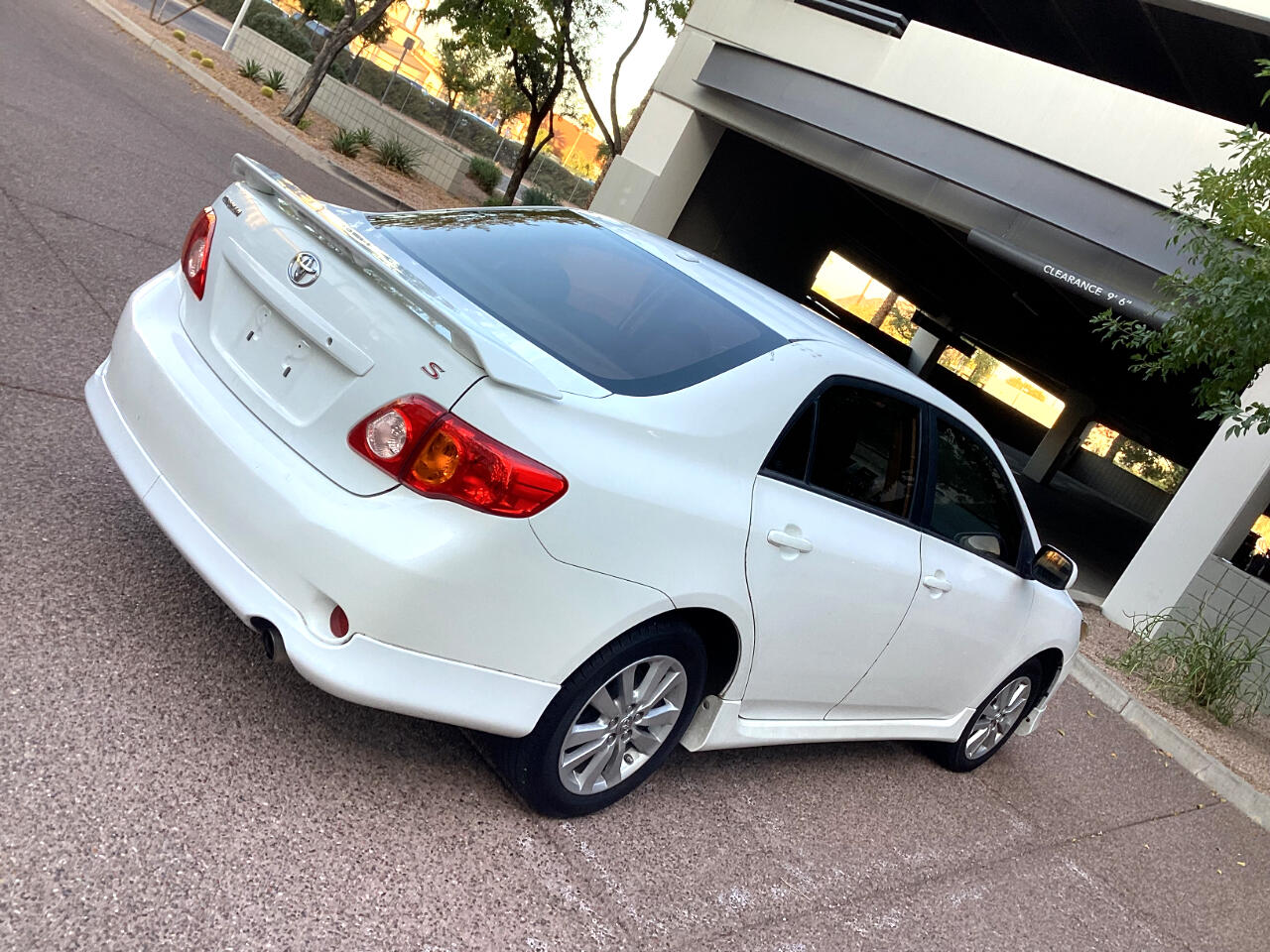 Toyota Corolla Base 5-Speed MT 2010