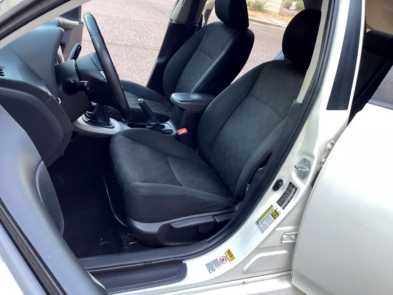 Toyota Corolla Base 5-Speed MT 2010