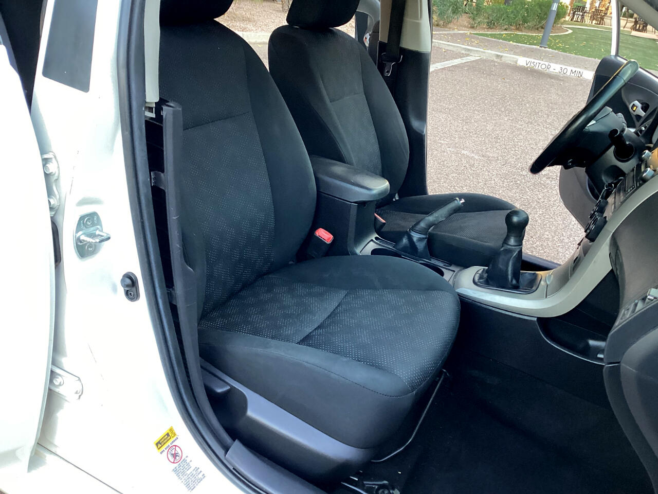 Toyota Corolla Base 5-Speed MT 2010