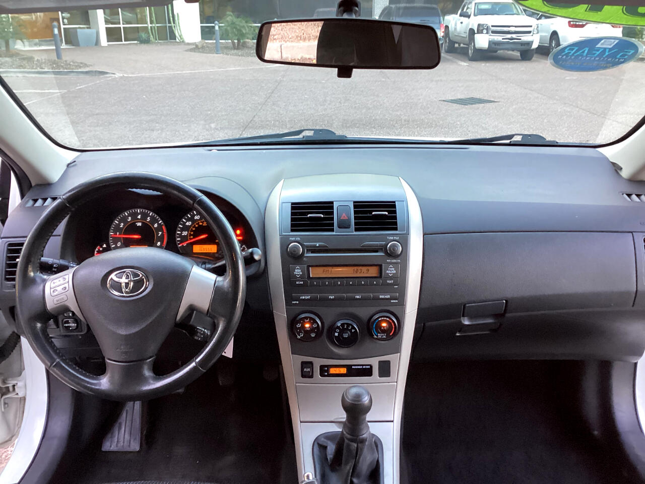 Toyota Corolla Base 5-Speed MT 2010