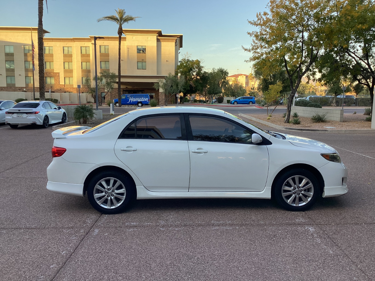 Toyota Corolla Base 5-Speed MT 2010