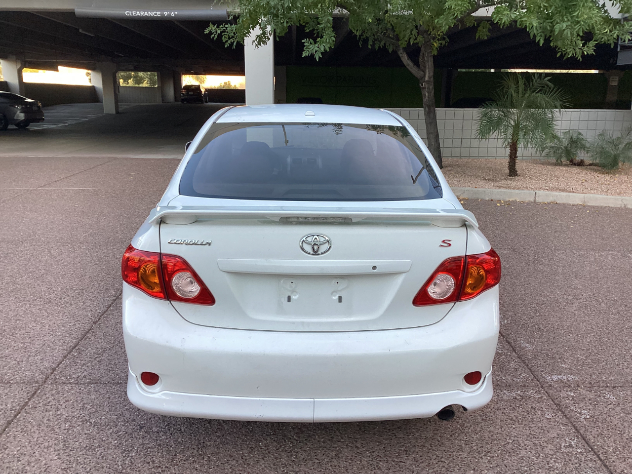 Toyota Corolla Base 5-Speed MT 2010