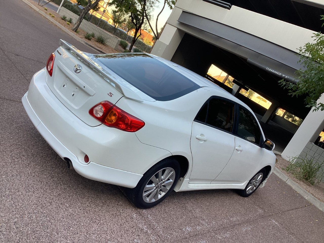 Toyota Corolla Base 5-Speed MT 2010