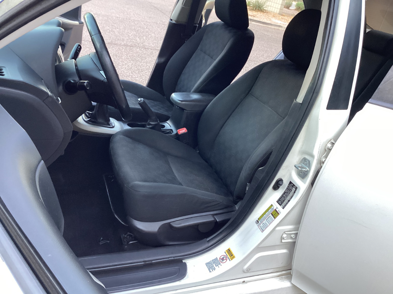 Toyota Corolla Base 5-Speed MT 2010