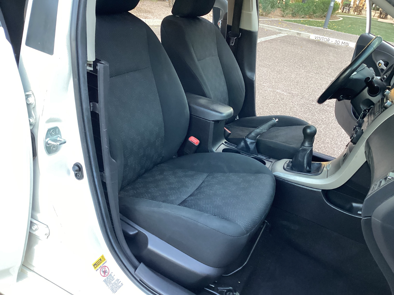 Toyota Corolla Base 5-Speed MT 2010