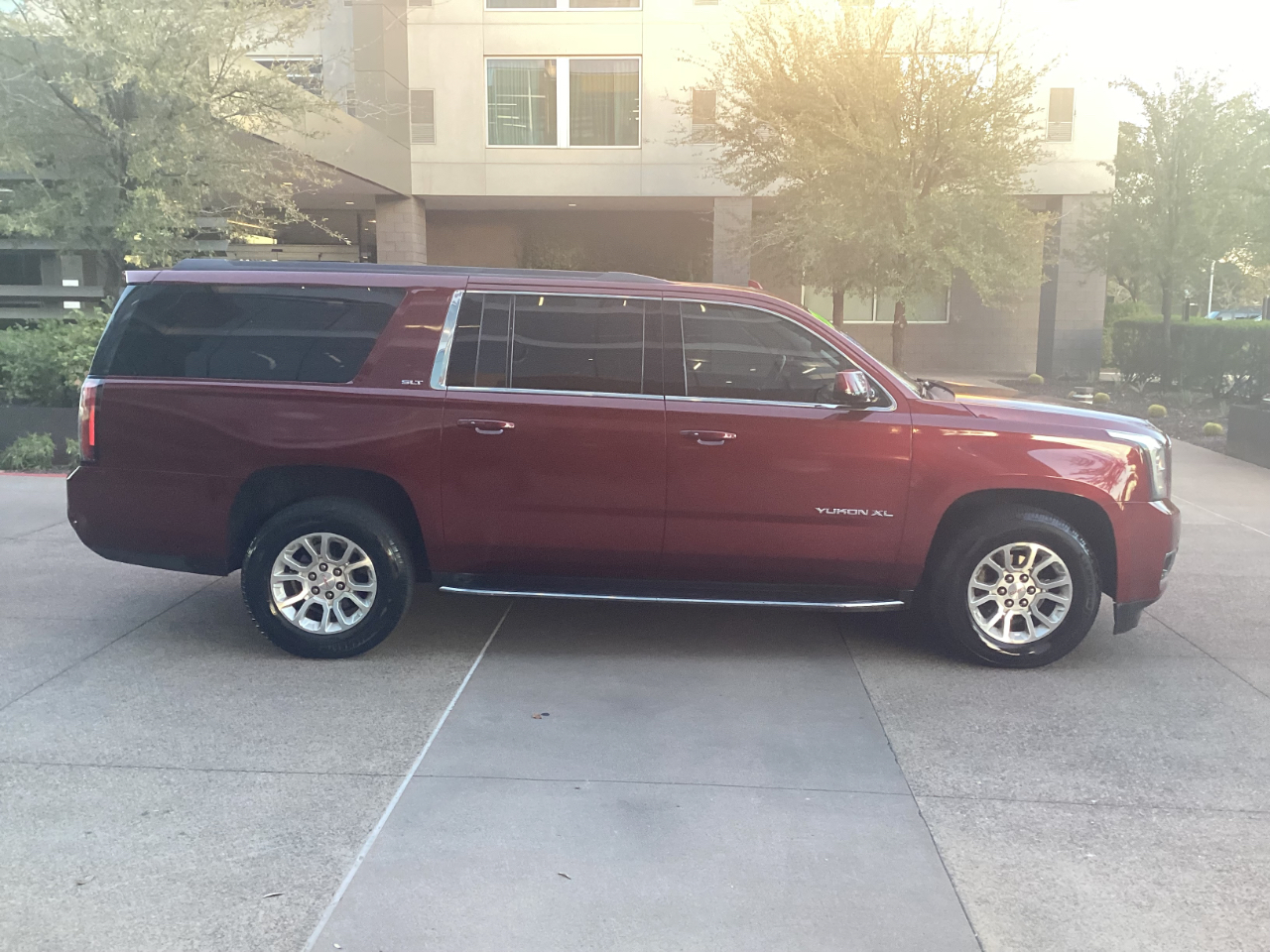 GMC Yukon XL SLT 2WD 2017