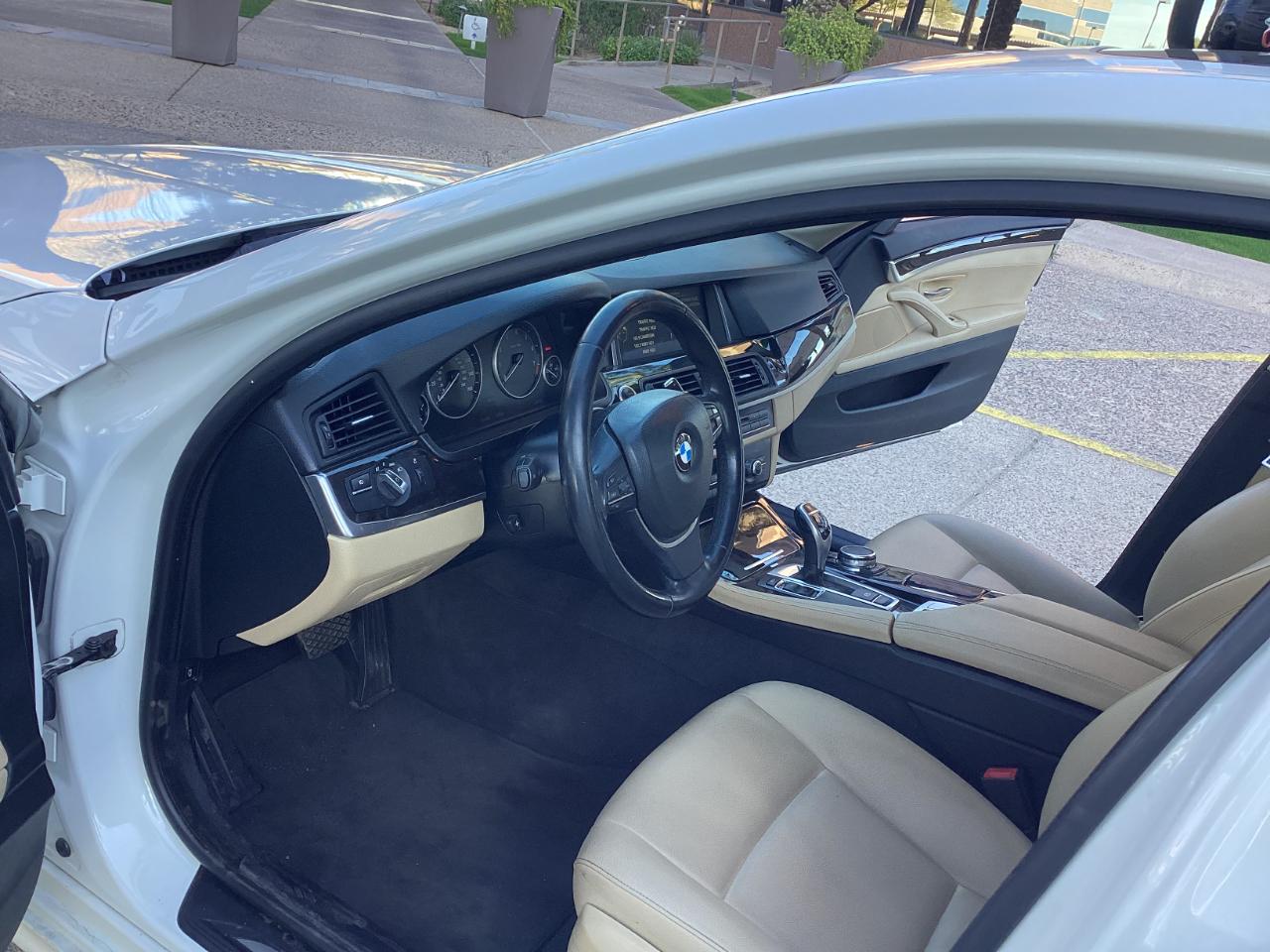 BMW 5-Series 528i 2016