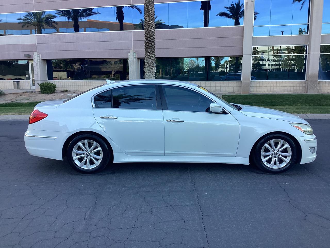 Hyundai Genesis 3.8L 2013