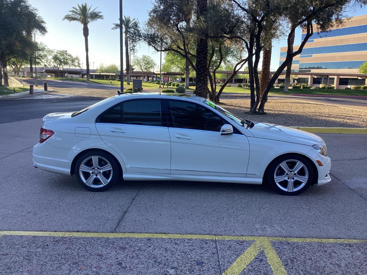 Mercedes-Benz C-Class C300 4MATIC Luxury Sedan 2011