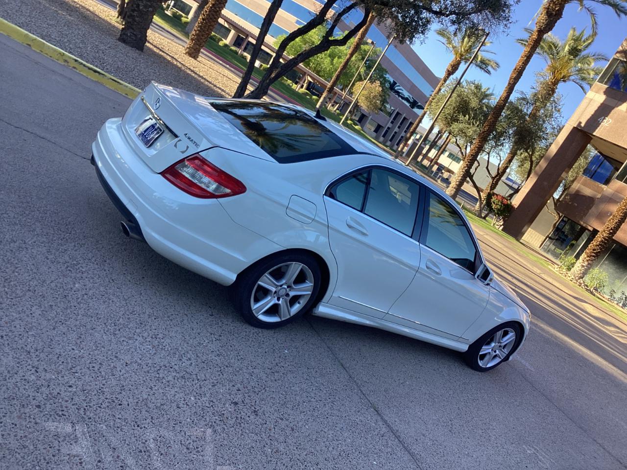 Mercedes-Benz C-Class C300 4MATIC Luxury Sedan 2011