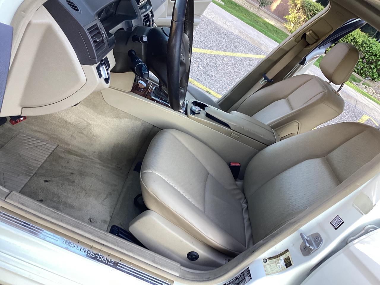 Mercedes-Benz C-Class C300 4MATIC Luxury Sedan 2011