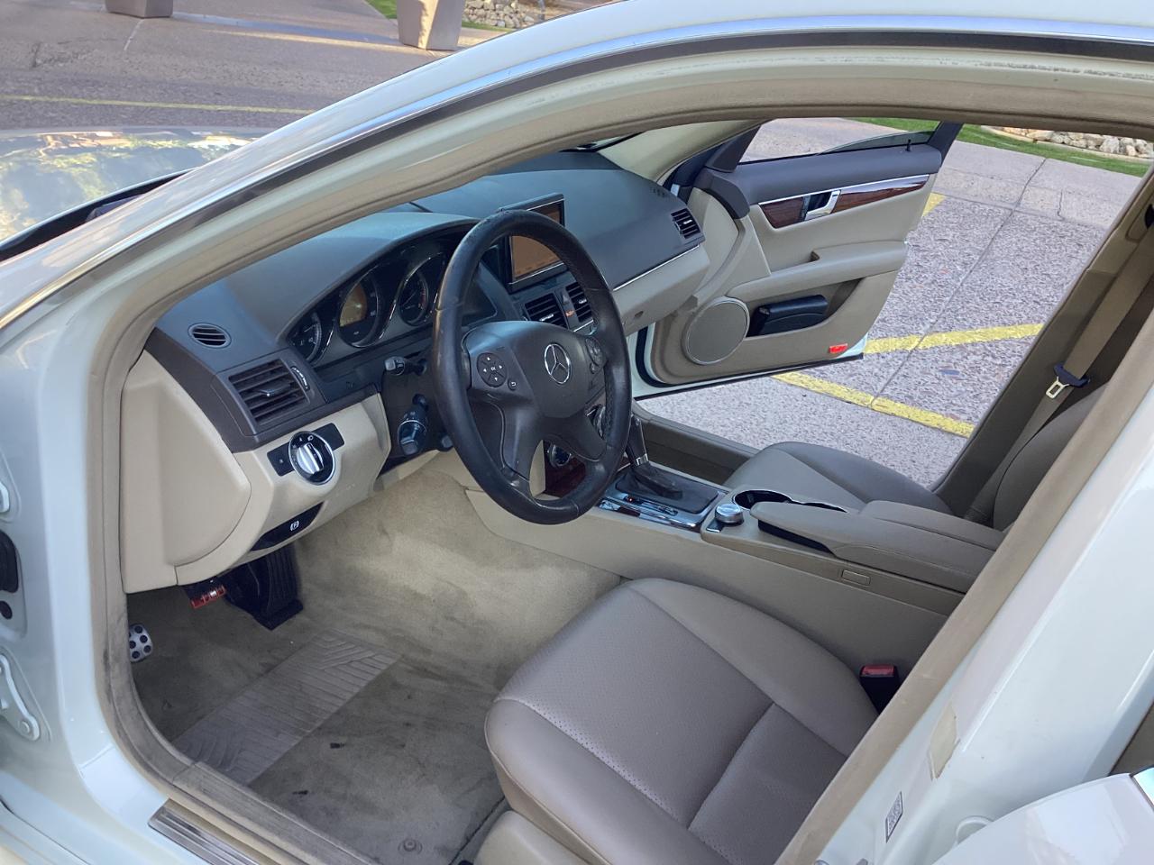 Mercedes-Benz C-Class C300 4MATIC Luxury Sedan 2011