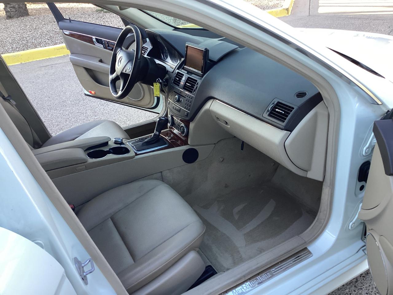 Mercedes-Benz C-Class C300 4MATIC Luxury Sedan 2011