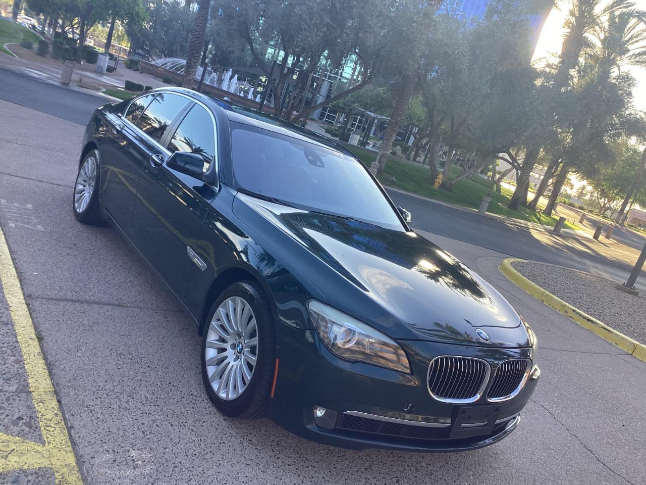 BMW 7-Series 750i xDrive Sedan 2012