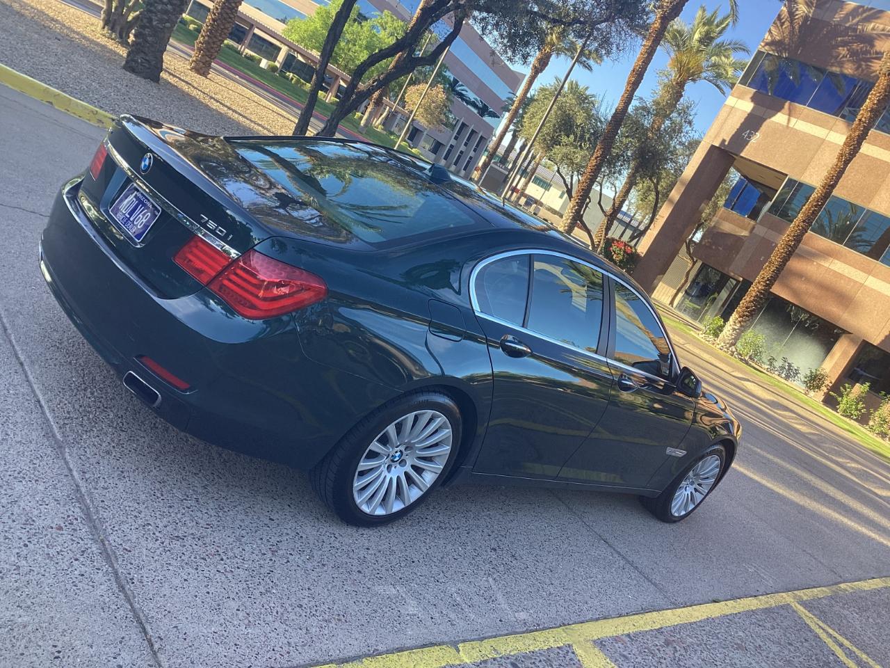 BMW 7-Series 750i xDrive Sedan 2012