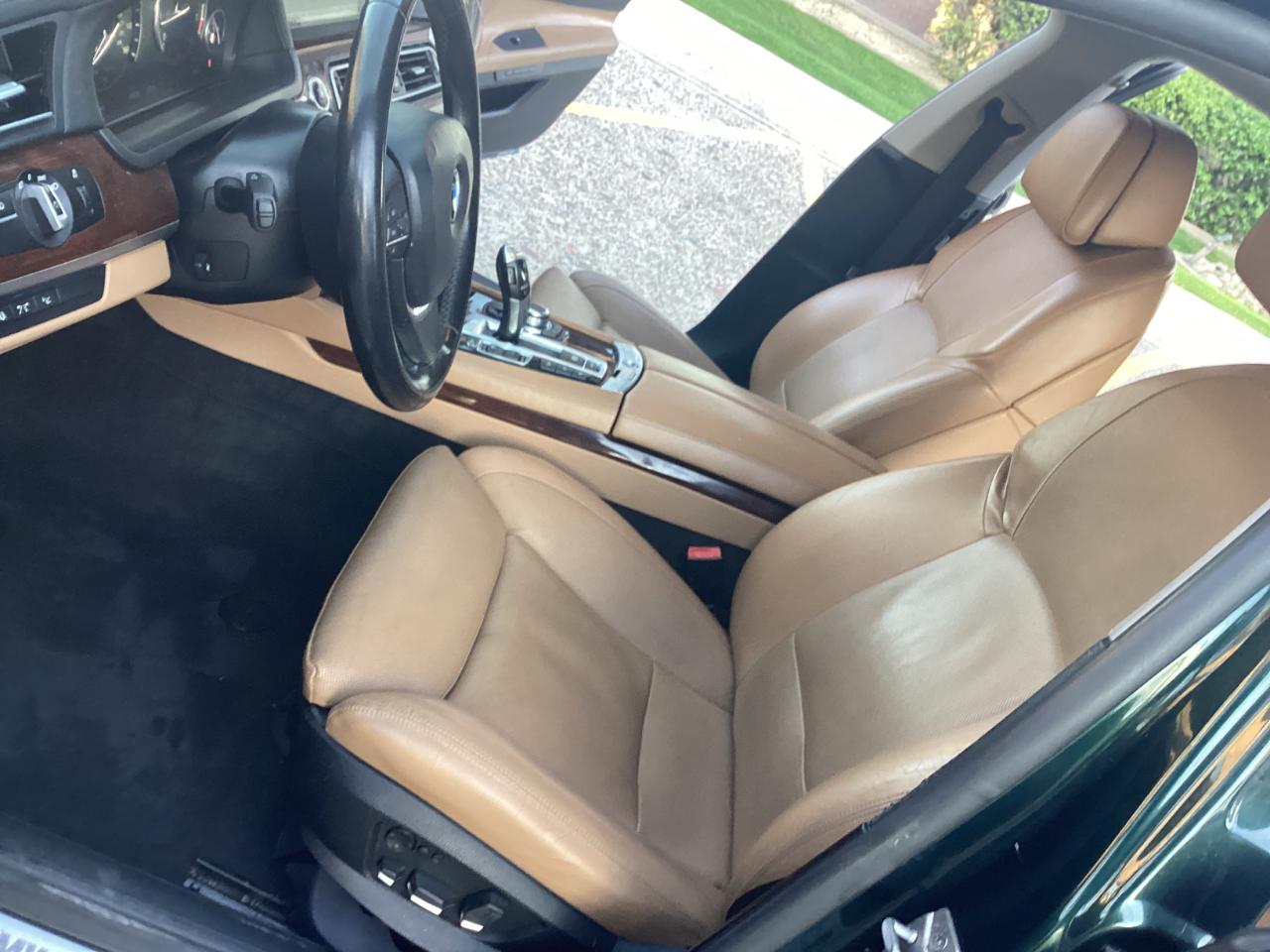 BMW 7-Series 750i xDrive Sedan 2012