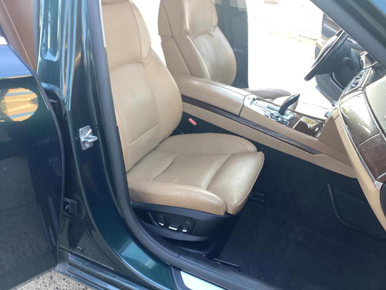 BMW 7-Series 750i xDrive Sedan 2012