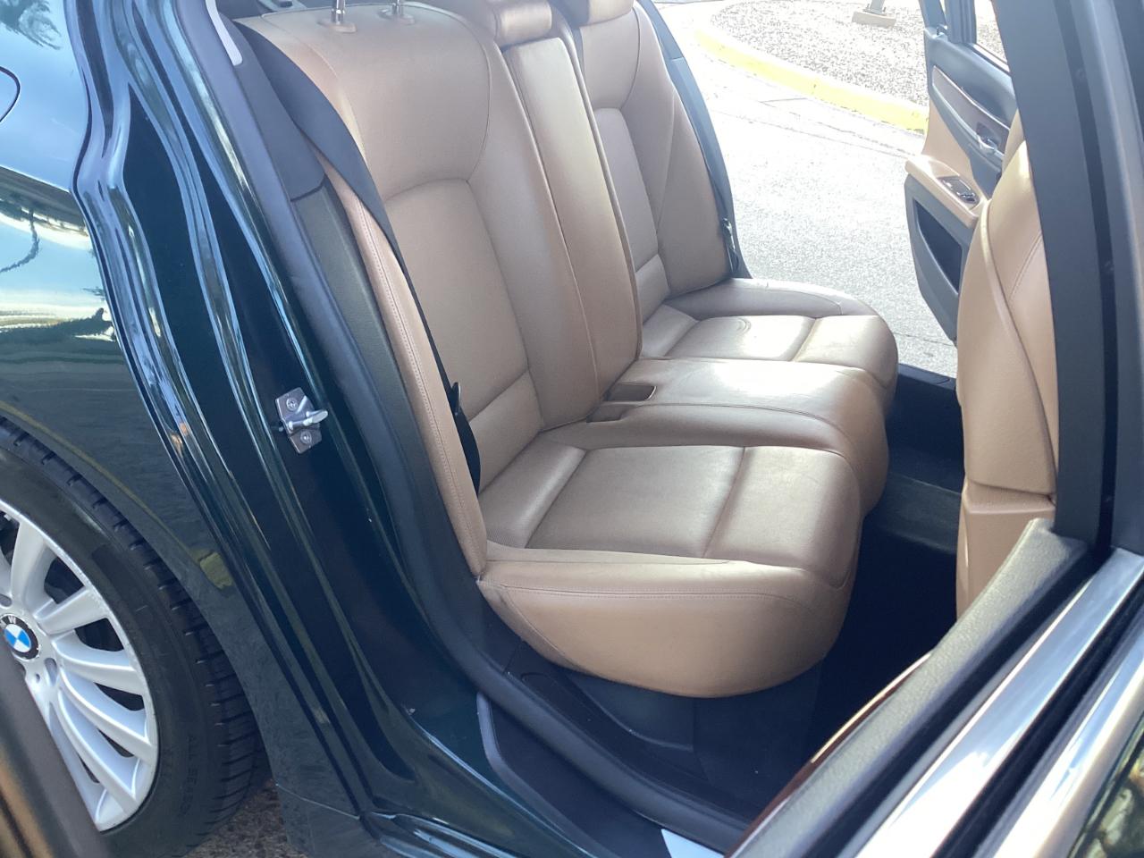 BMW 7-Series 750i xDrive Sedan 2012