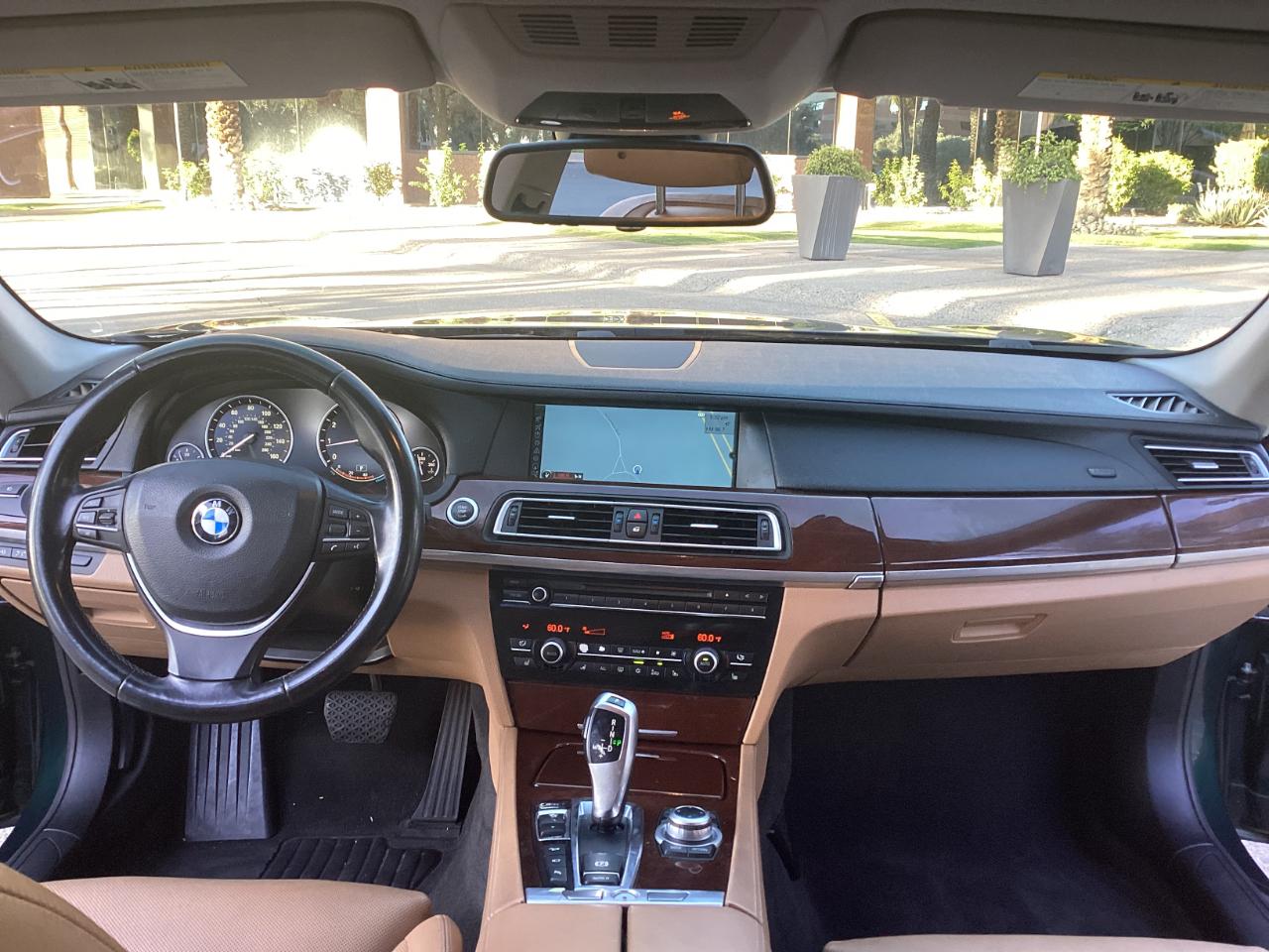 BMW 7-Series 750i xDrive Sedan 2012