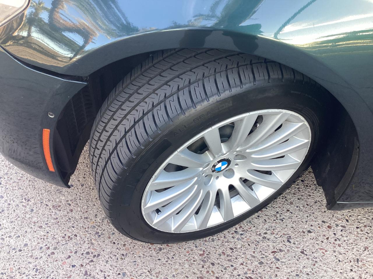 BMW 7-Series 750i xDrive Sedan 2012