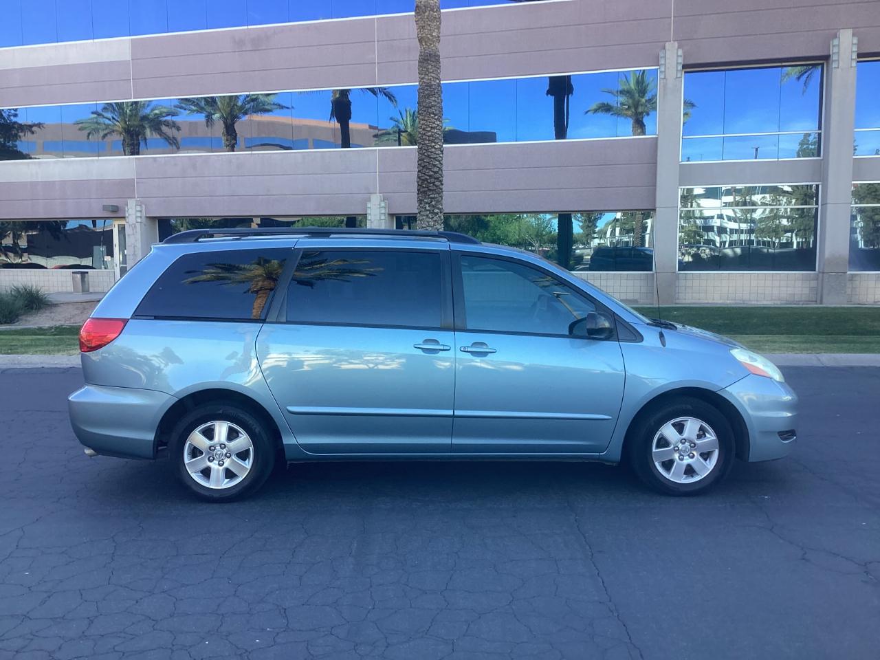 Toyota Sienna LE 7-Passenger 2006