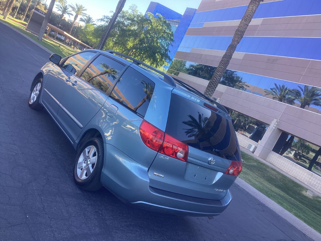 Toyota Sienna LE 7-Passenger 2006