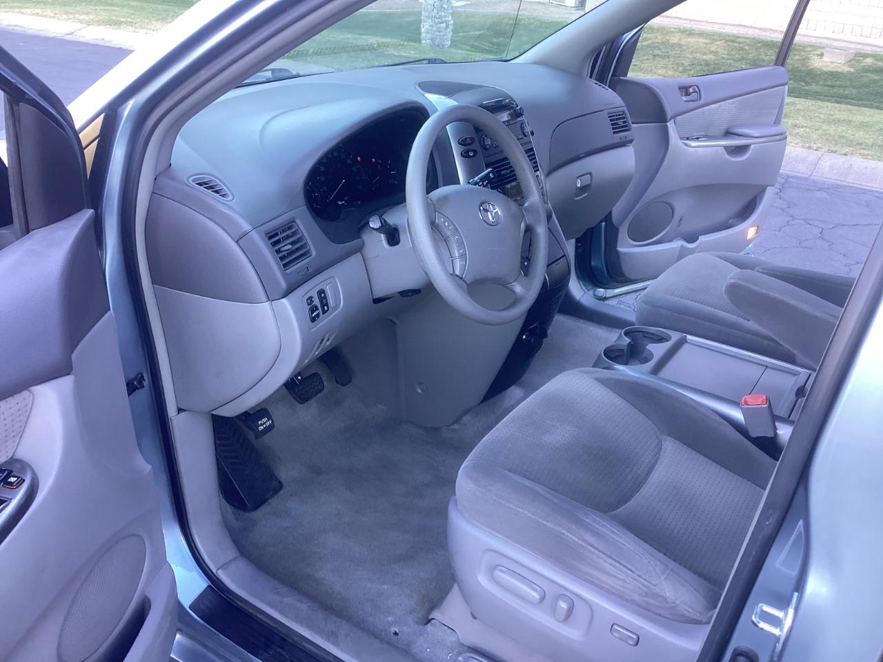 Toyota Sienna LE 7-Passenger 2006