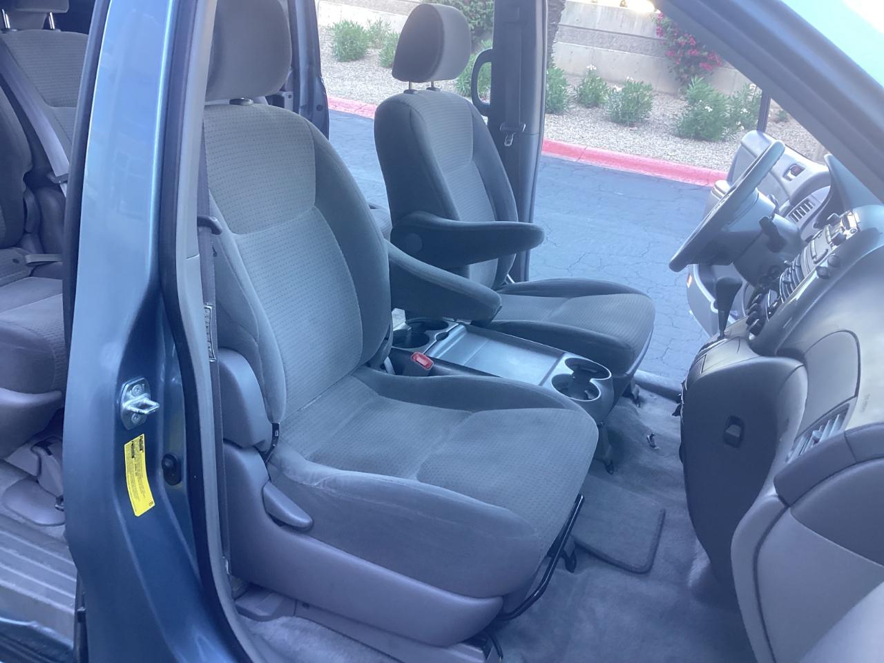 Toyota Sienna LE 7-Passenger 2006