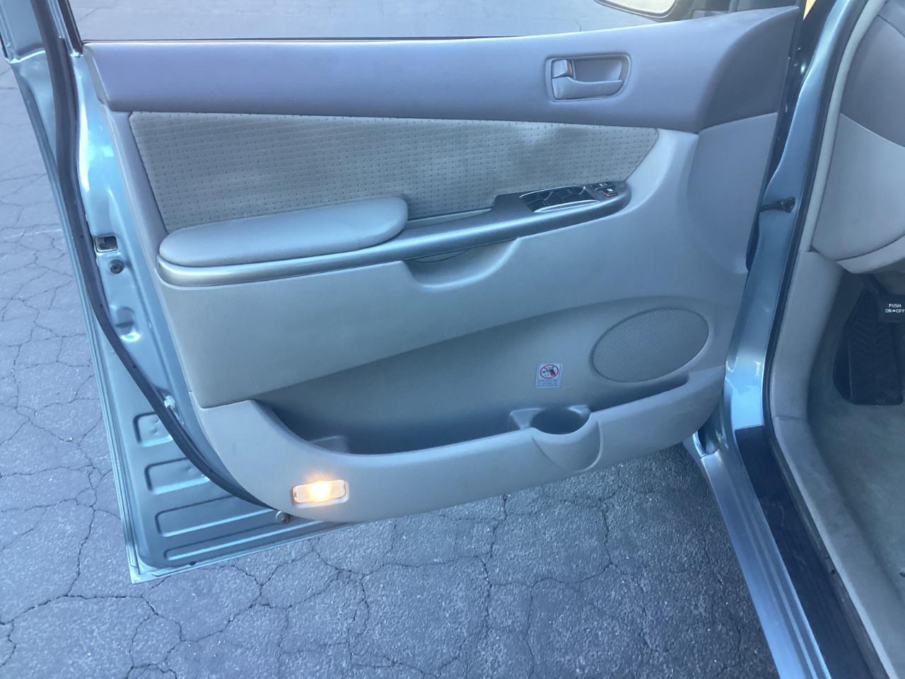 Toyota Sienna LE 7-Passenger 2006