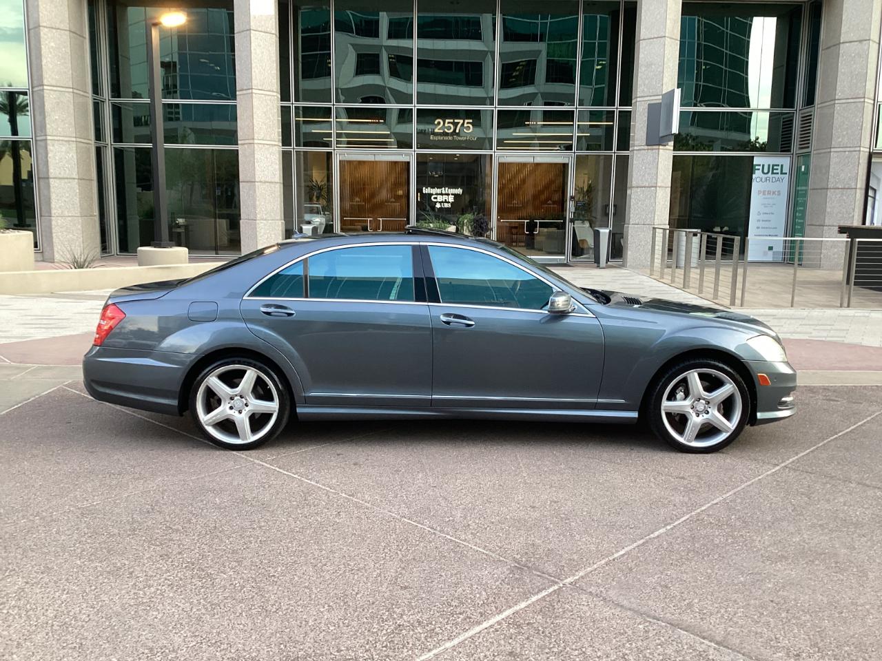 Mercedes-Benz S-Class S550 2011