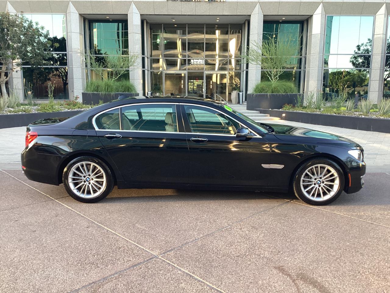 BMW 750Li  2014
