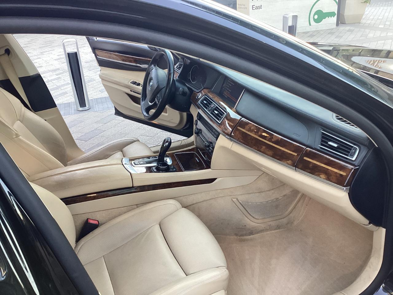 BMW 750Li  2014