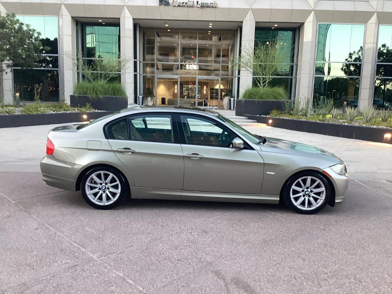 BMW 3-Series 328i SA 2010