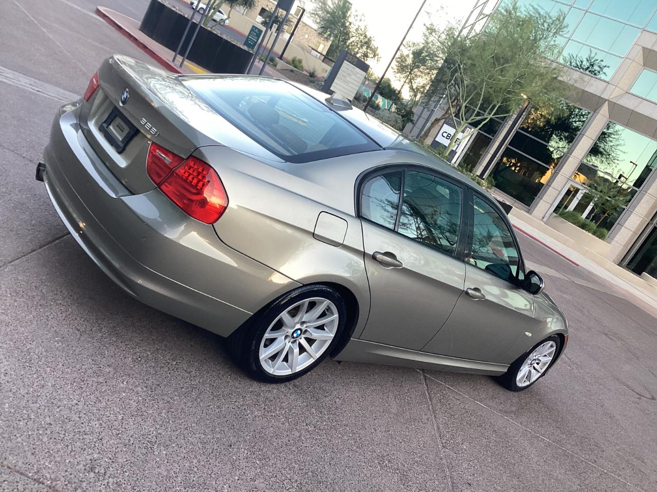 BMW 3-Series 328i SA 2010