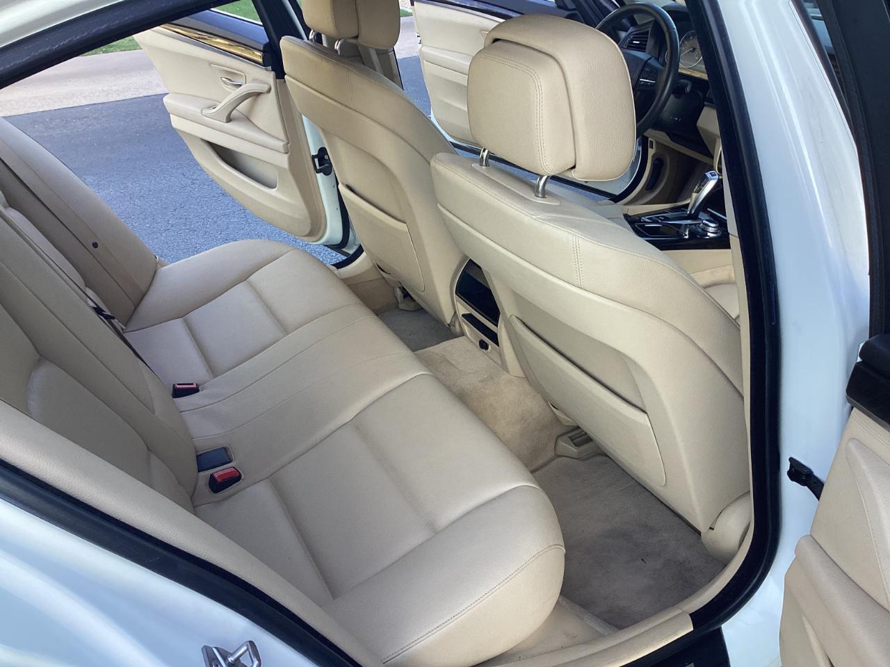 BMW 5-Series 528i 2012
