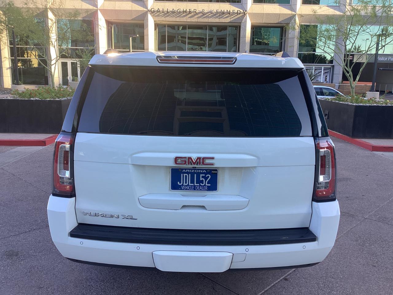 GMC Yukon XL SLE 1/2 Ton 2WD 2015