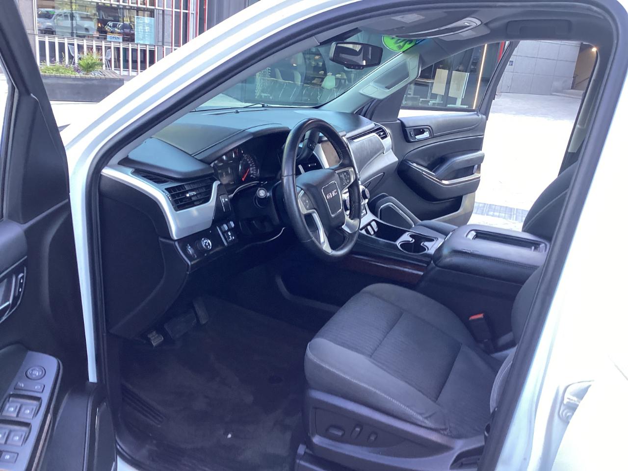 GMC Yukon XL SLE 1/2 Ton 2WD 2015