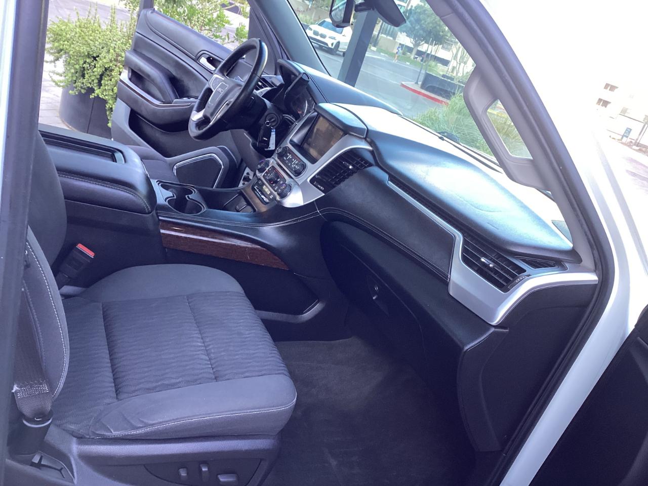 GMC Yukon XL SLE 1/2 Ton 2WD 2015