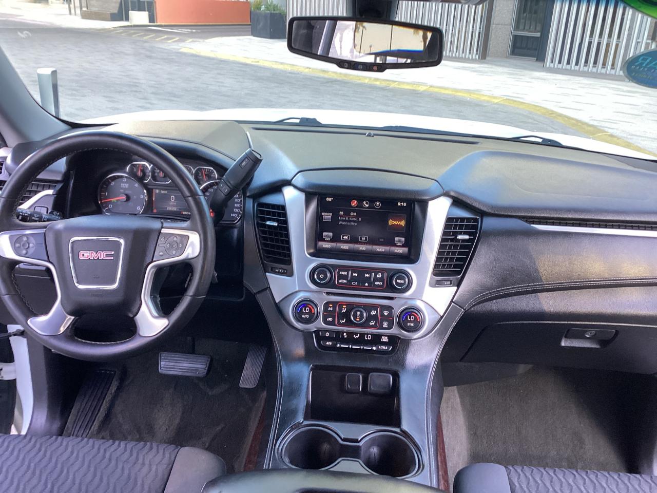 GMC Yukon XL SLE 1/2 Ton 2WD 2015